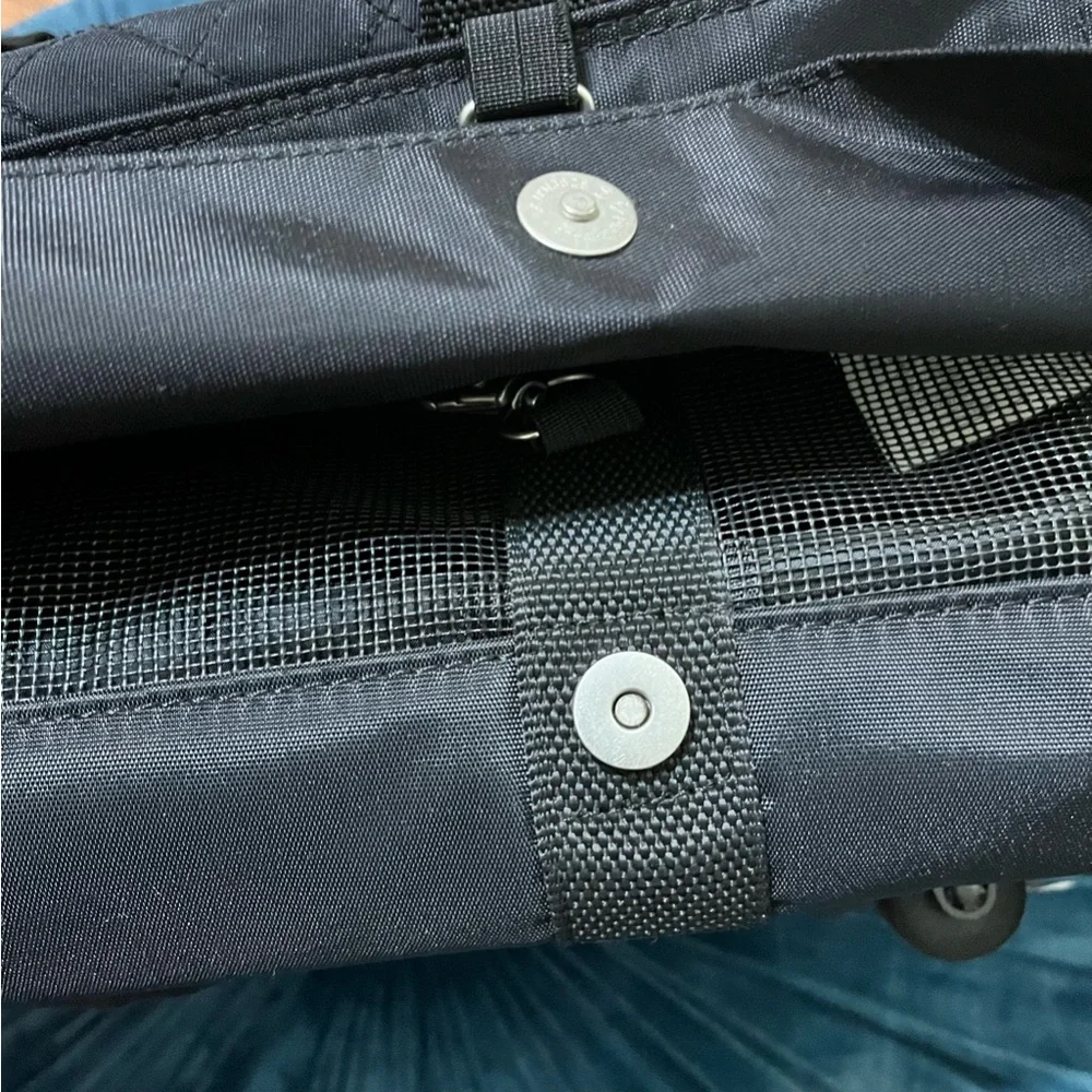 Sherpa’s Soft Side cat Carrier Duffle Bag W/wheels Privacy Curtains, bed,top zip